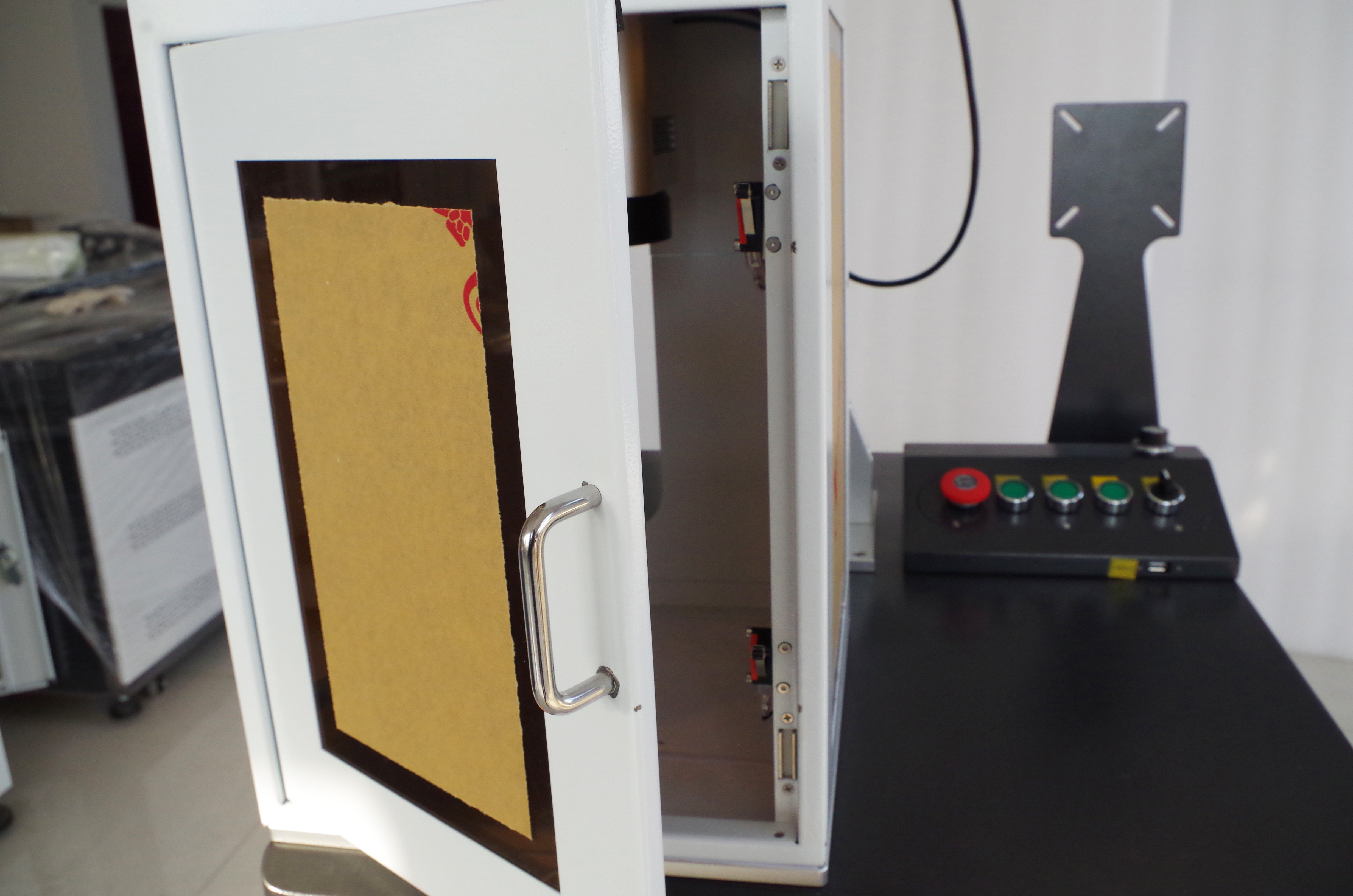 20W 30W 50W 60W 80W 100W 120W Faserlaser-Gravur-Markierungs-Maschinen-Metallgravierer-Schneider mit geschlossenem Haus